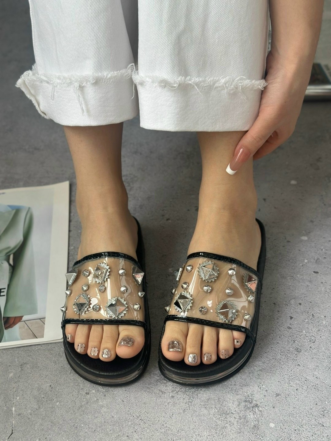 ,женские шлепанцы,модные шлепанцы,женские пляжные шлепанцы,шлепанцы со стразами