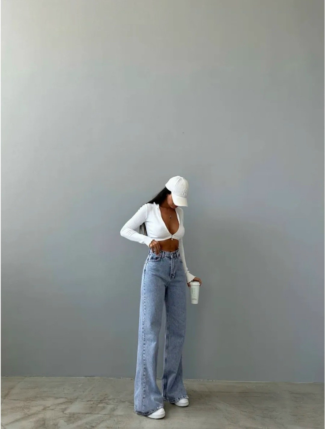 широкие джинсы клеш с высокой посадкой mocco,женские голубые джинсы палаццо с разрезами,джинсы клёш с разрезом,голубые джинсы палаццо,джинсы женские с высокой посадкой широкие трубы