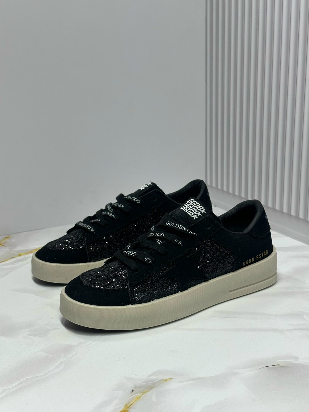 ,спортивная , женская,кеды golden goose,кроссовки golden goose с пайетками на платформе