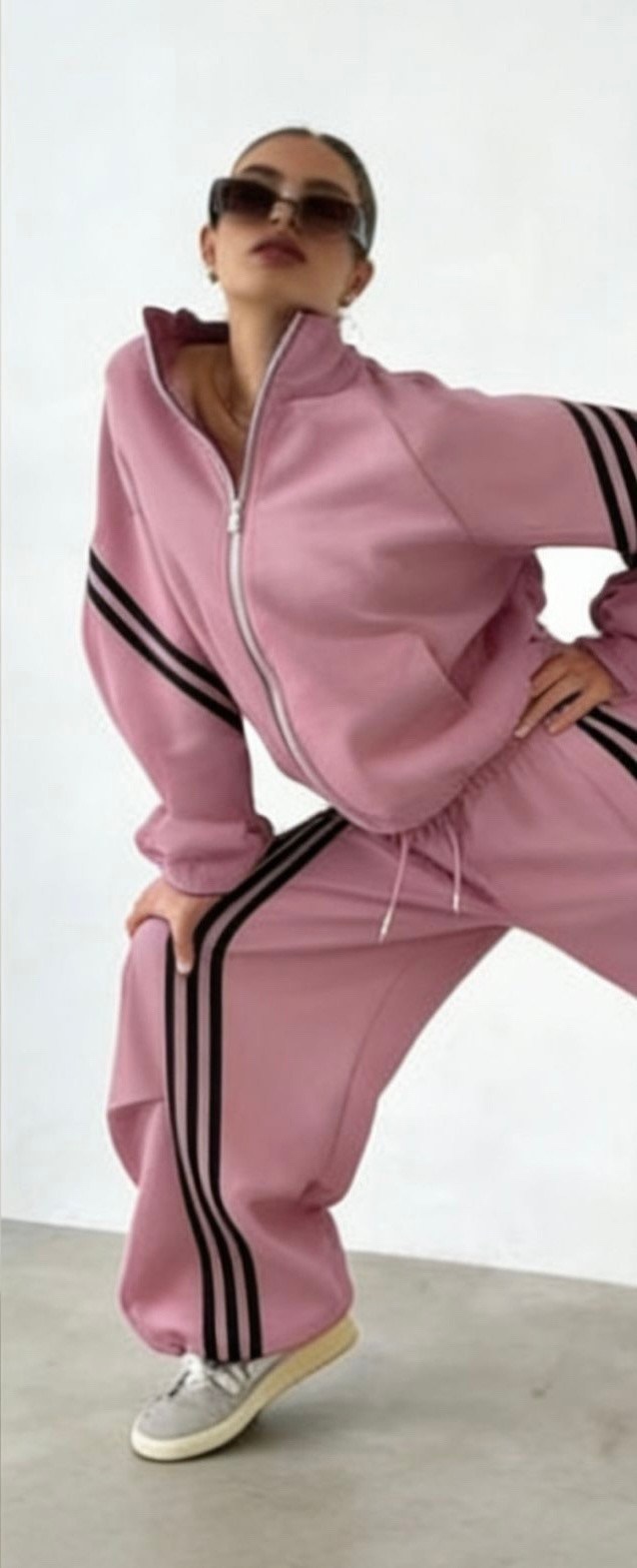 стиль одежды,лёгкий костюм адидас,спортивный костюм для женщин,стильные наряды