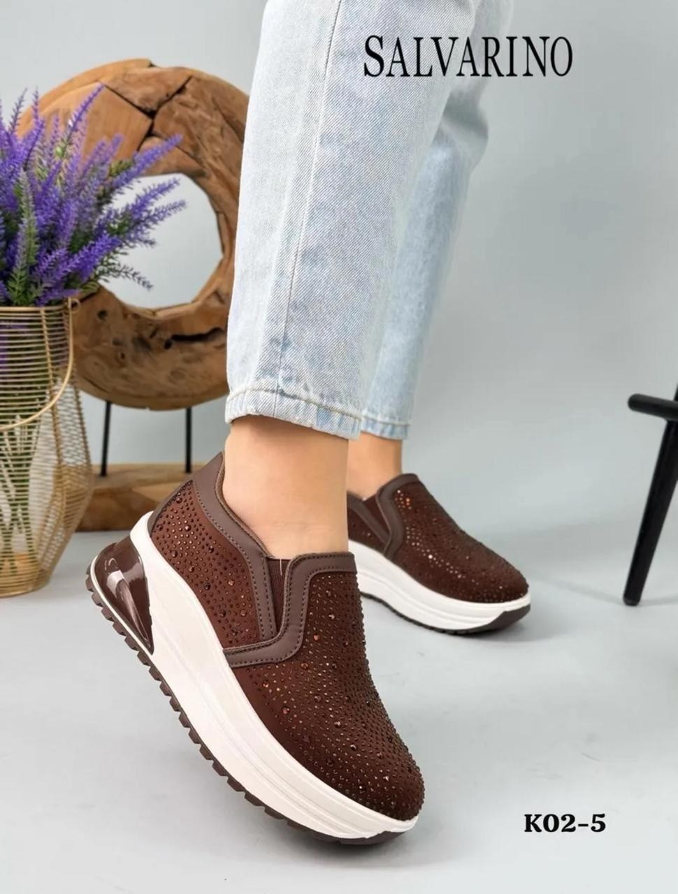 ,женские кроссовки, женская,слипоны с перфорацией,кроссовки спортивные со стразами