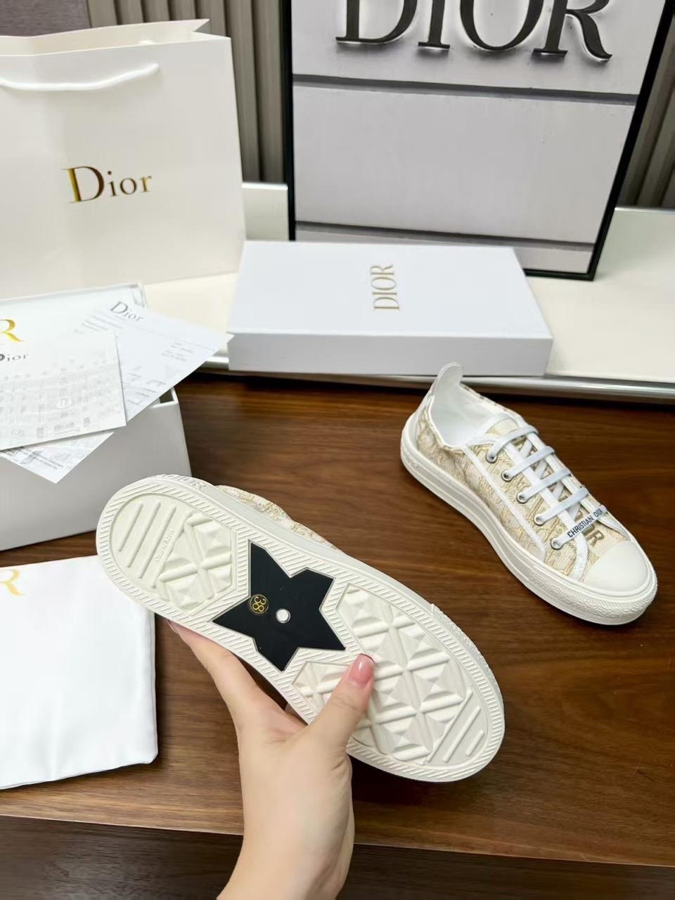 dior кроссовки,dior кеды,кеды dior женские,кеды christian dior,женские кеды christian dior