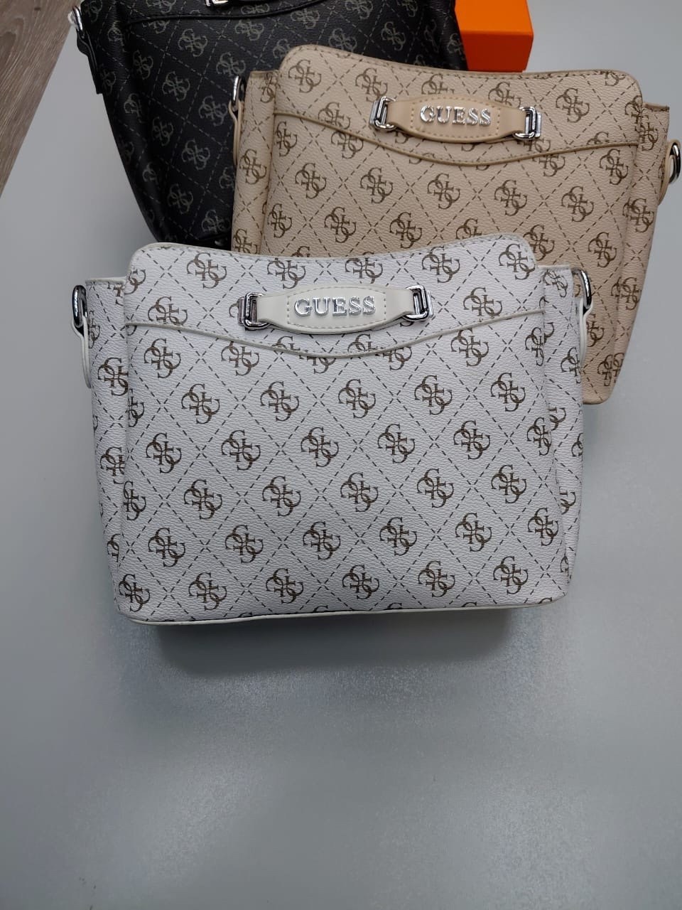 женская сумка guess,сумка guess,сумка guess белая,сумка guess сумка guess,сумка guess через плечо