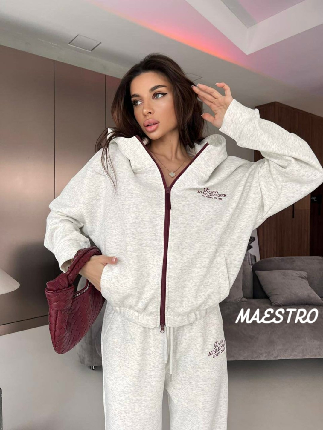 костюм спортивный женский,костюм спортивный,женский красный костюм miu miu,стильный костюм,женские костюмы