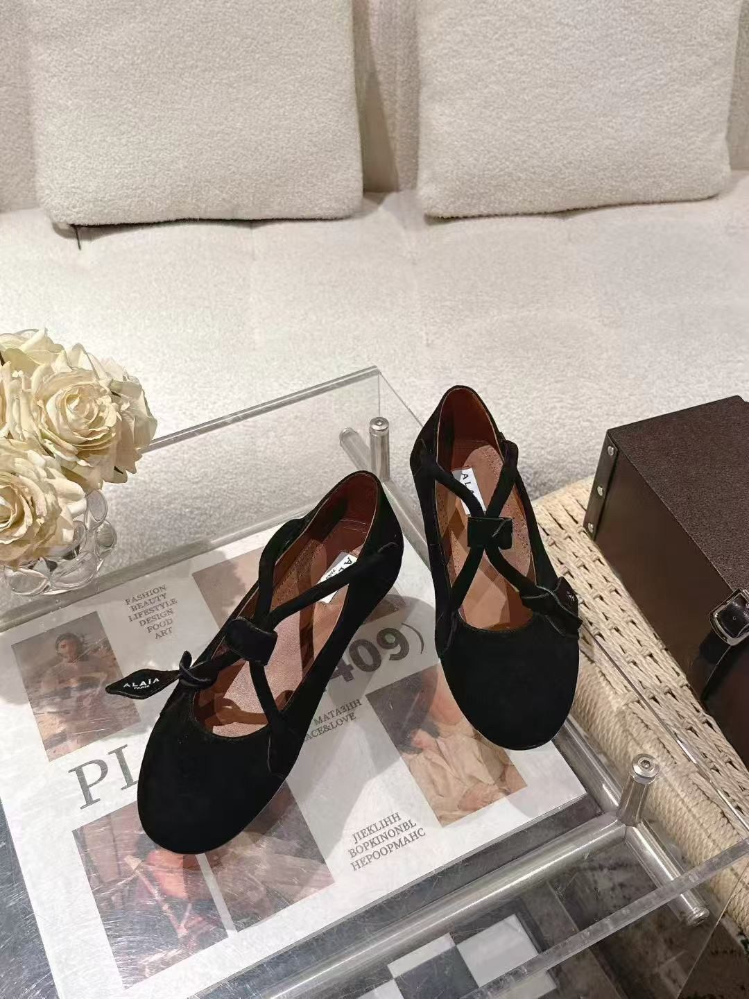 ,женские замшевые балетки с квадратным носом the row коричневые,женские балетки,замшевые балетки,балетки миу миу