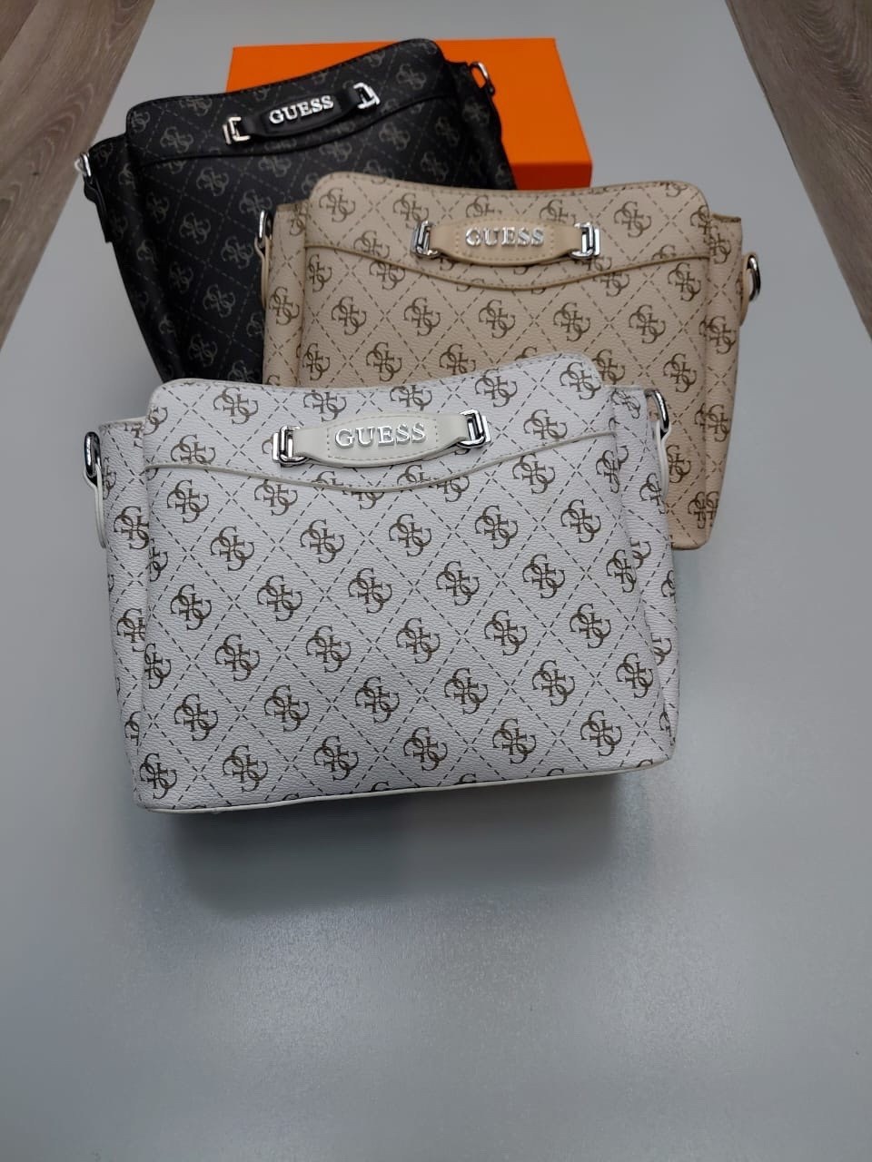 женская сумка guess,сумка guess,сумка guess белая,сумка guess сумка guess,сумка guess через плечо