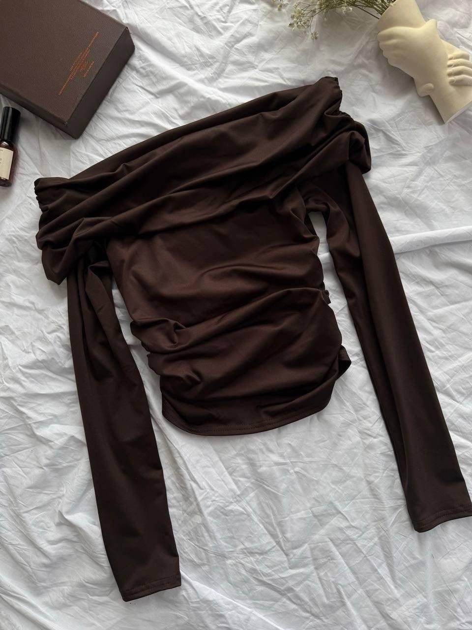 лонгслив с открытыми плечами,джемпер,топ с длинными рукавами и открытыми плечами,приталенный топ с драпировкой zara черный