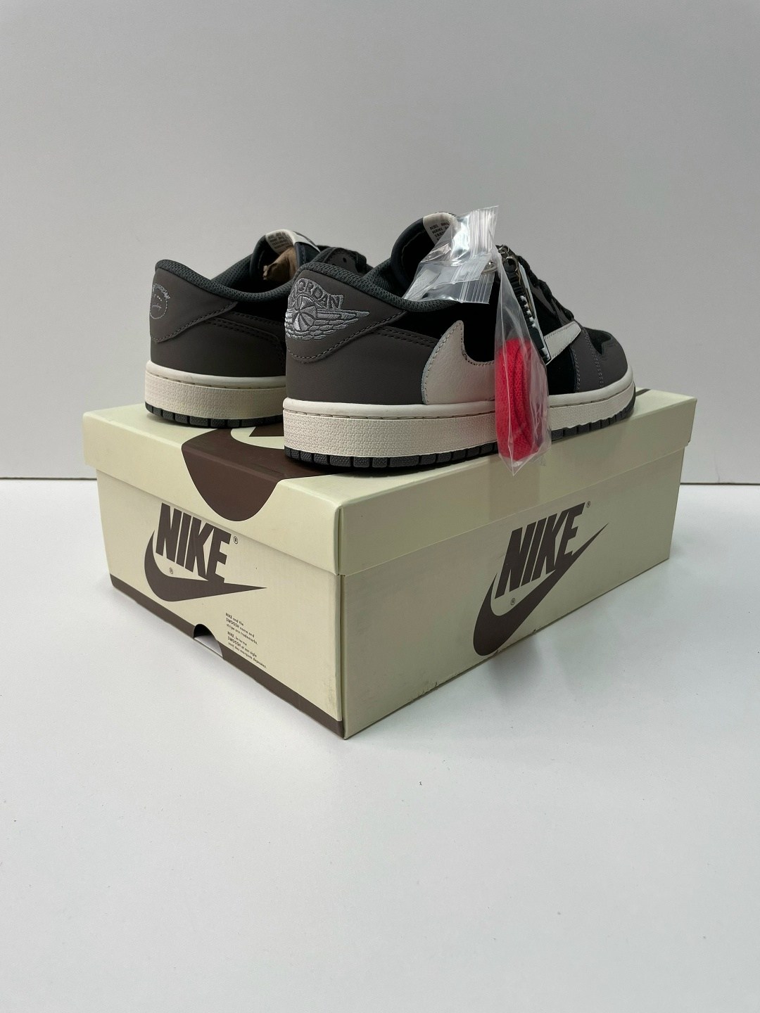 кроссовки nike air jordan 1 low x travis scott,кроссовки nike air jordan 1 low,кроссовки мужские nike air jordan 1,кроссовки nike air jordan 1 low travis scott grey black,кроссовки мужские nike air jo