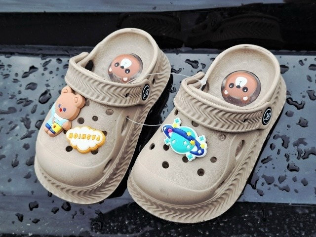 джиббитсы на кроксы,crocs jibbitz charms,белые кроксы с уточками,,сабо crocs