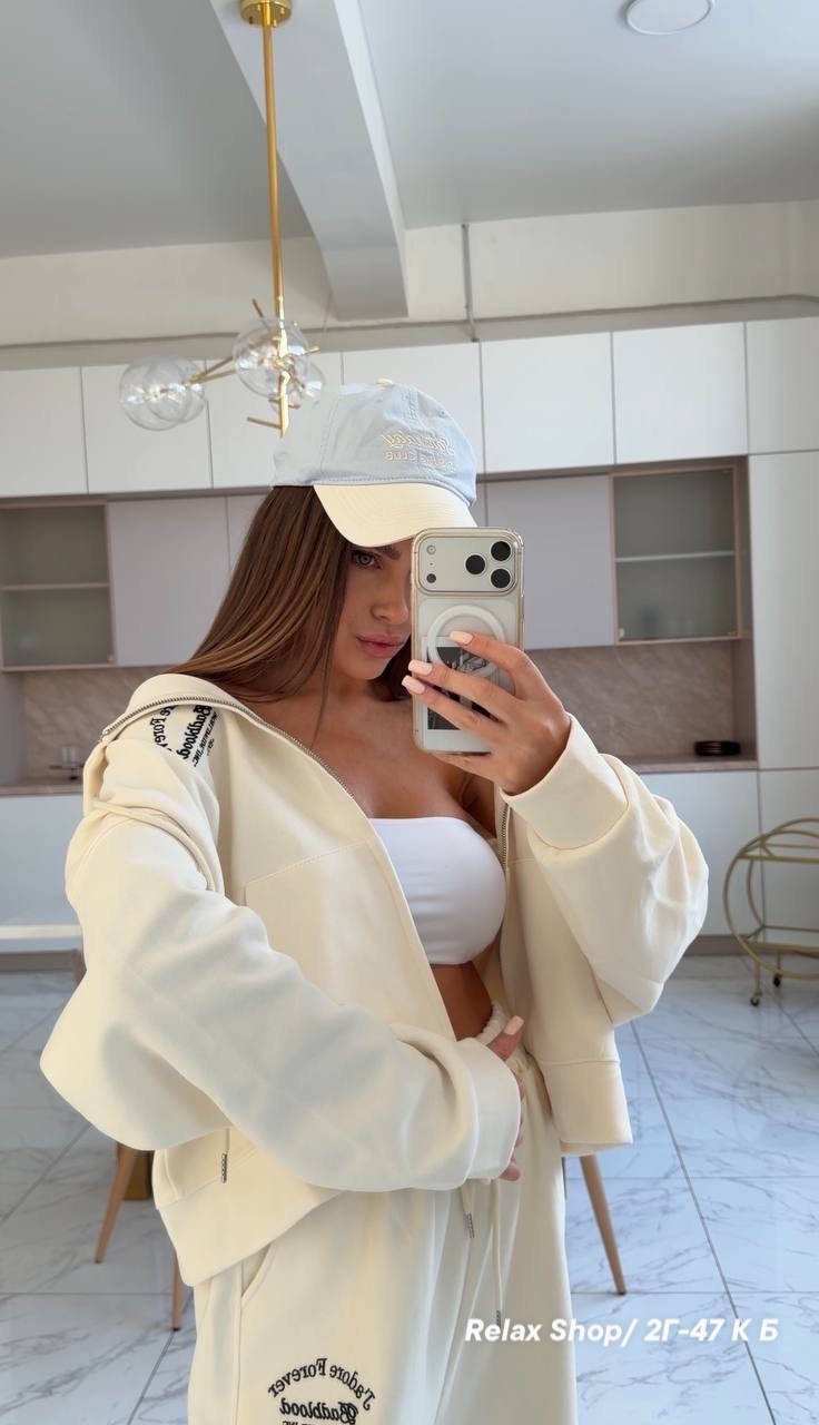 женский костюм,женский красный костюм miu miu,толстовка sg red,женские костюмы спортивные,красный женский костюм