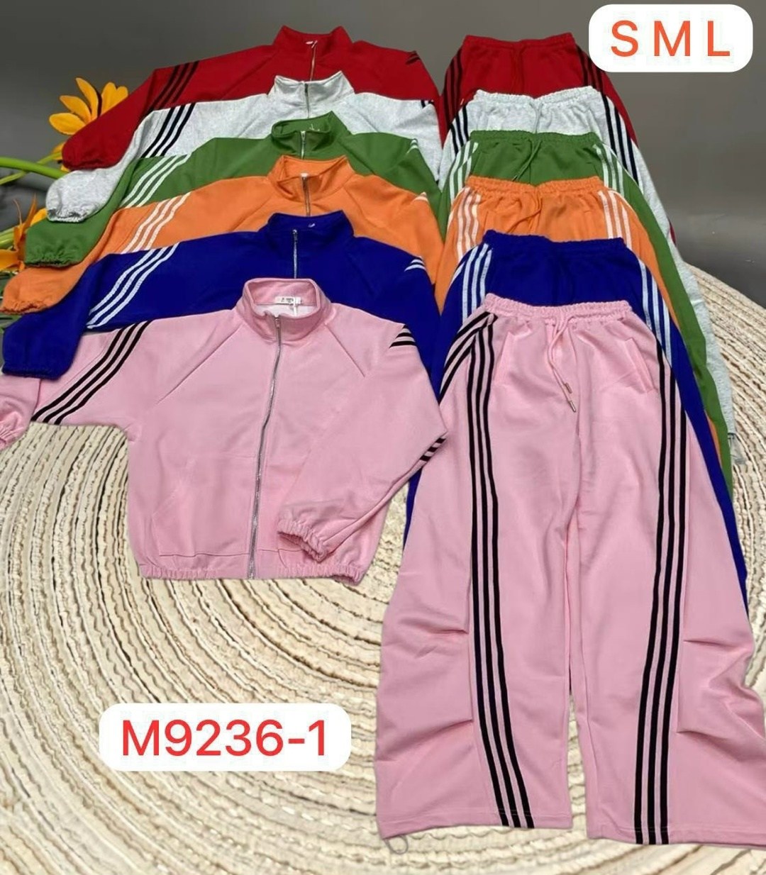 стиль одежды,лёгкий костюм адидас,спортивный костюм для женщин,стильные наряды