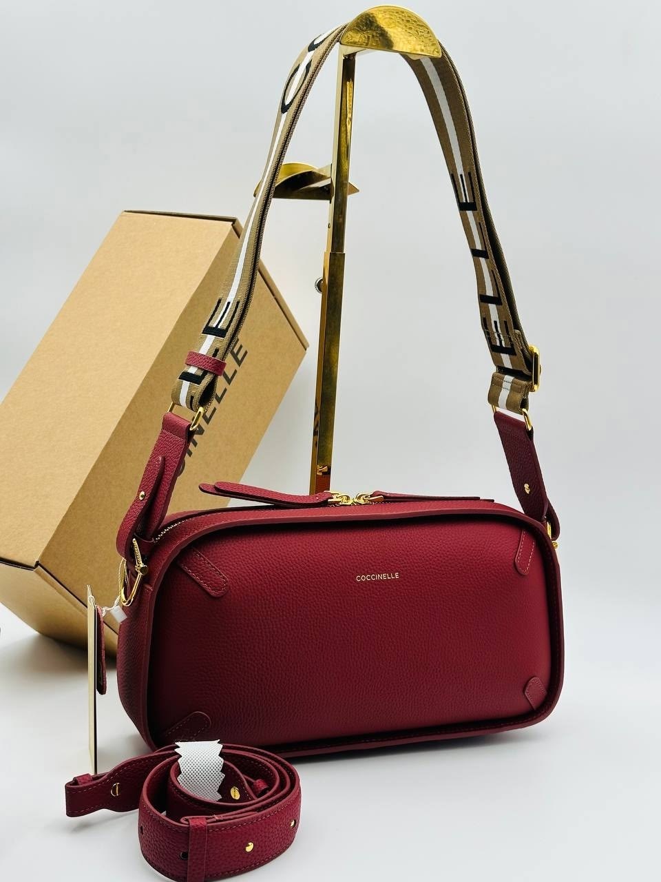 coccinelle сумка,сумки,сумки женская,сумка coccinelle jen medium,модная женская сумка