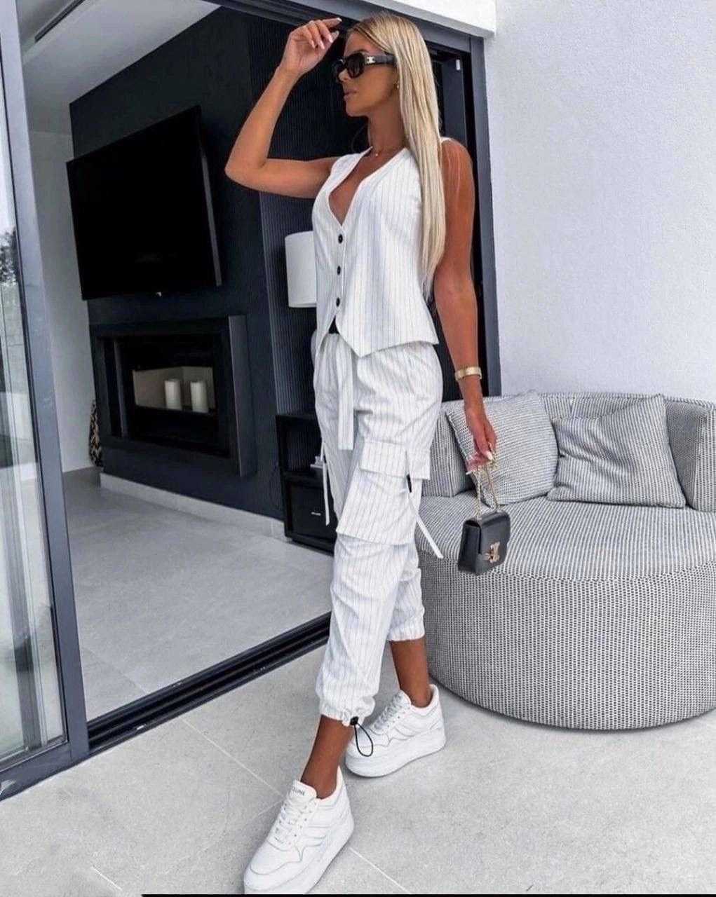 брючный костюм с жилетом,женский комплект из жилета,костюм в полоску,комплект жилет и брюки,брючный костюм в полоску