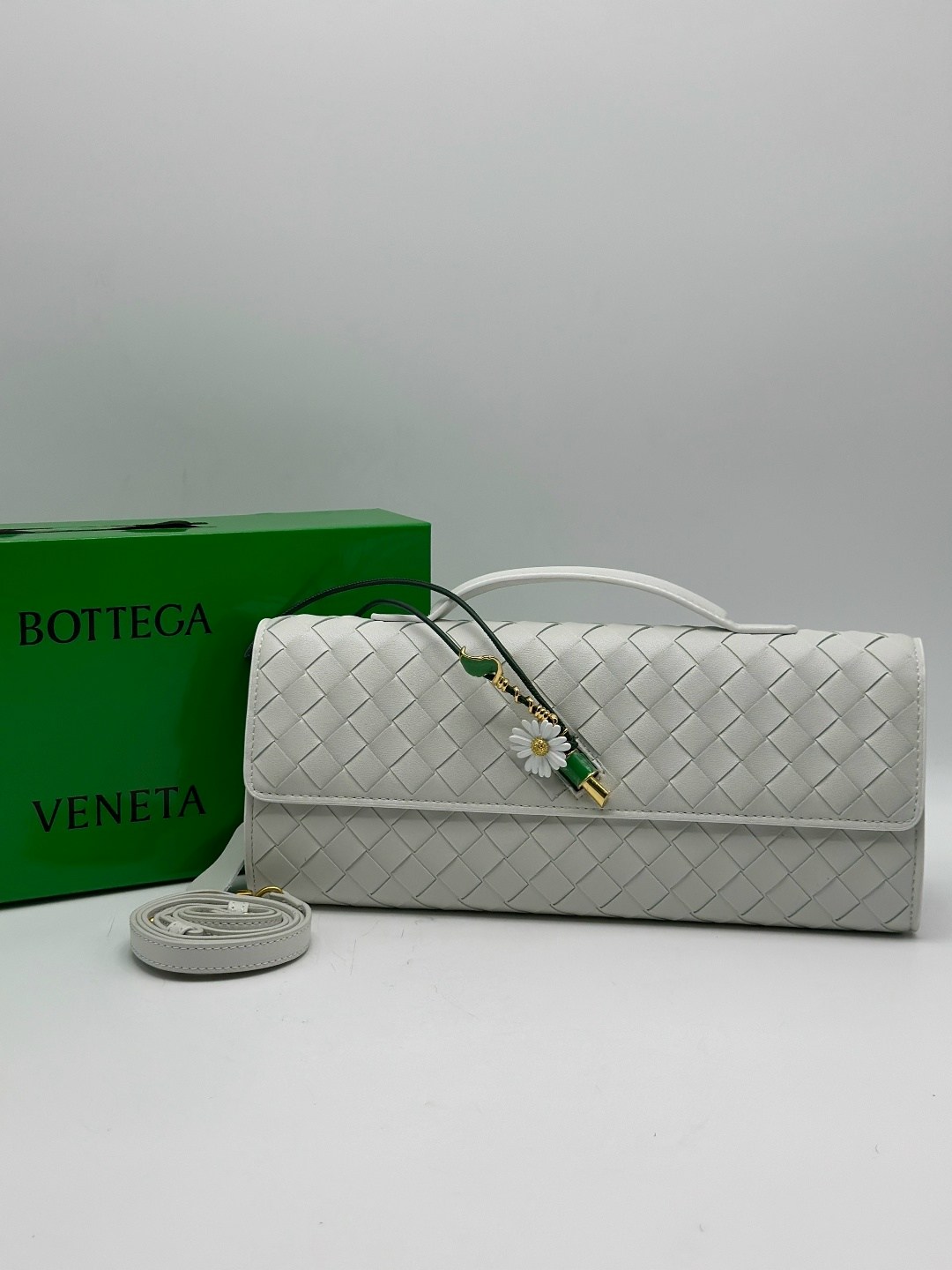 клатч bottega veneta,сумка женская bottega veneta,bottega veneta сумка,сумка bottega,женский кожаный клатч bottega veneta andiamo черный