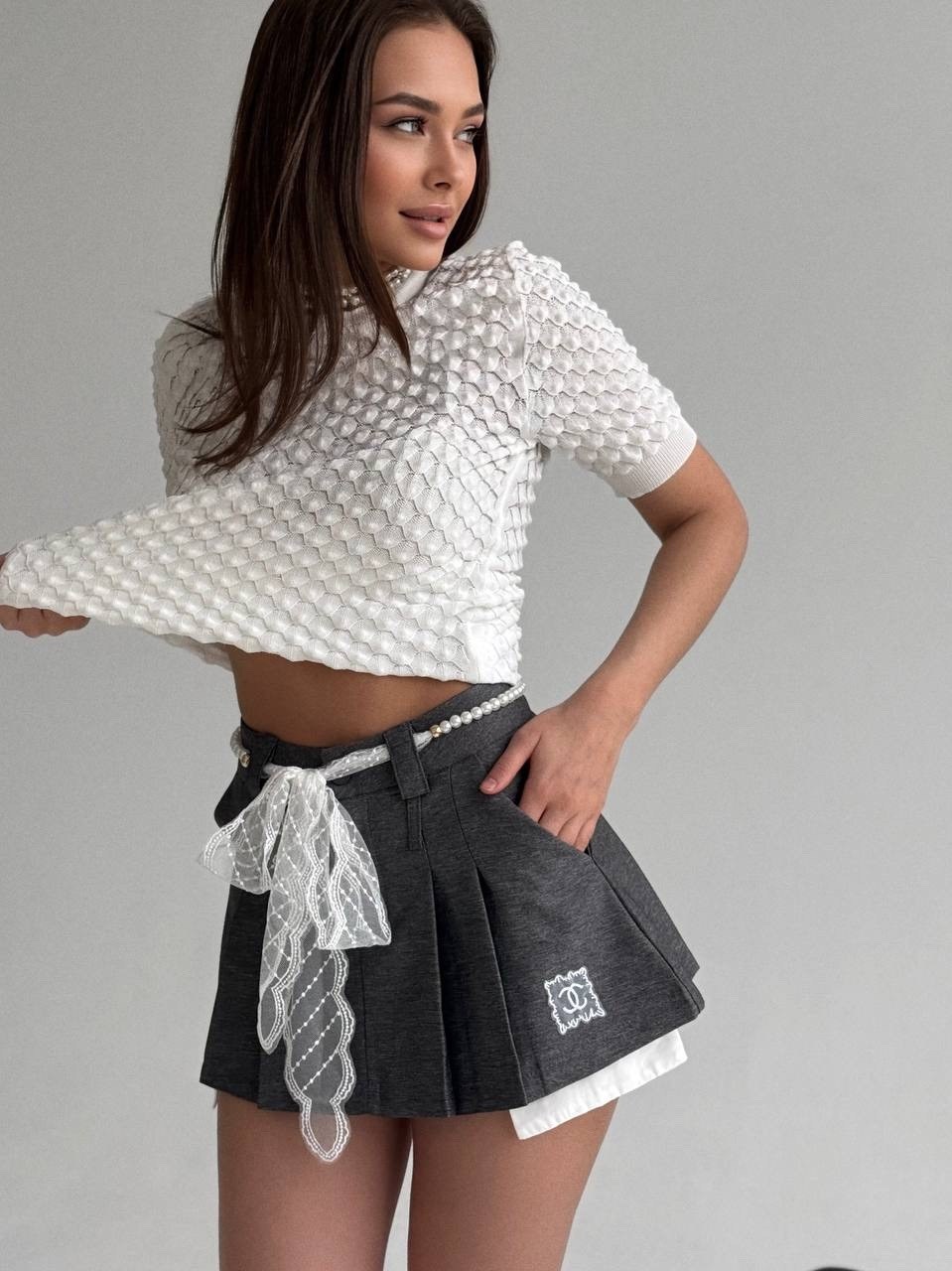 одежда для женщин,мини юбка,женская юбка,джемпер бежевый