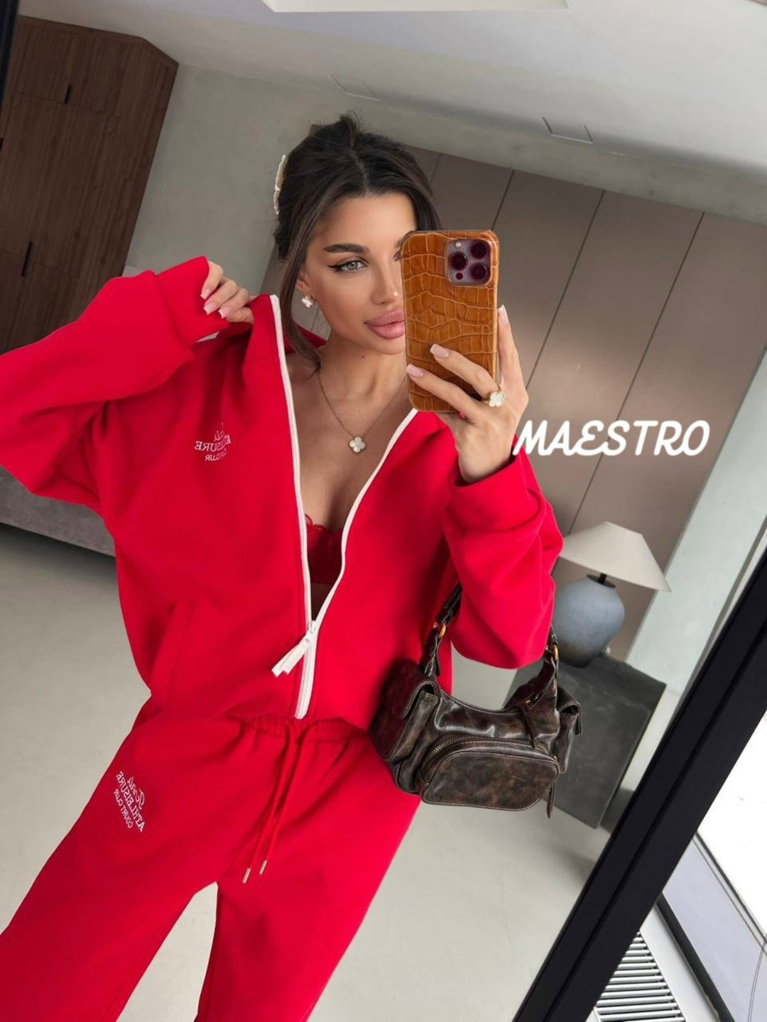 костюм спортивный женский,костюм спортивный,женский красный костюм miu miu,стильный костюм,женские костюмы