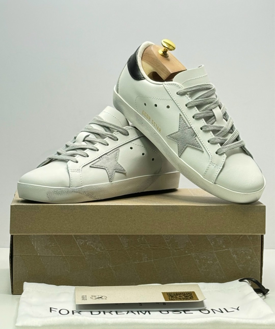 ,классические кроссовки,модные кроссовки,кроссовки golden goose,кроссовки женскиe