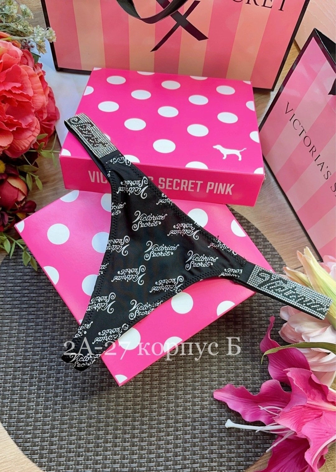 трусы виктория сикрет со стразами,женские трусики стринги victoria`s secret стразы,трусы женские стринги со стразами victoria's secret,трусы стринги со стразами victoria's secret цвет белый,стринги ви