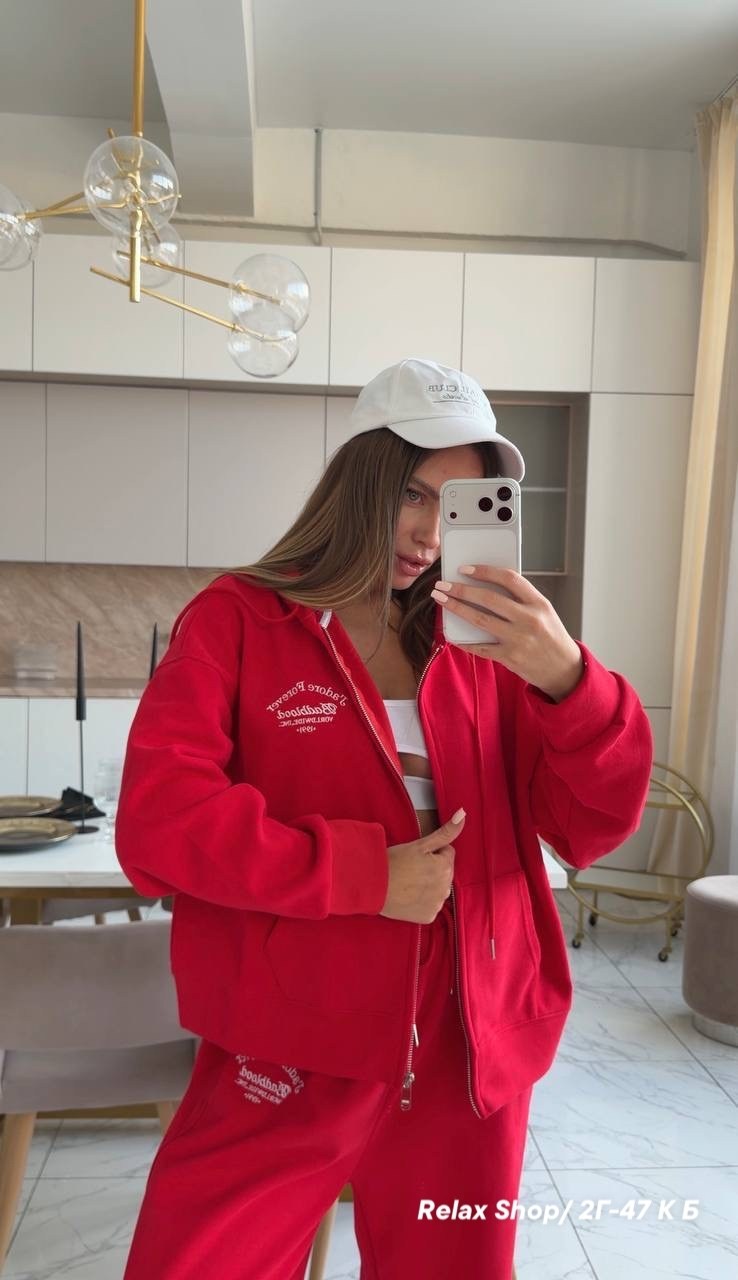 женский костюм,женский красный костюм miu miu,толстовка sg red,женские костюмы спортивные,красный женский костюм