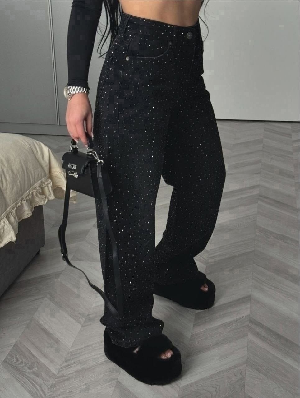 джинсы со стразами,джинсы прямые со стразами черные le o 222675248,женские джинсы со стразами,джинсы широкие трубы со стразами,джинсы с камнями и стразами женские