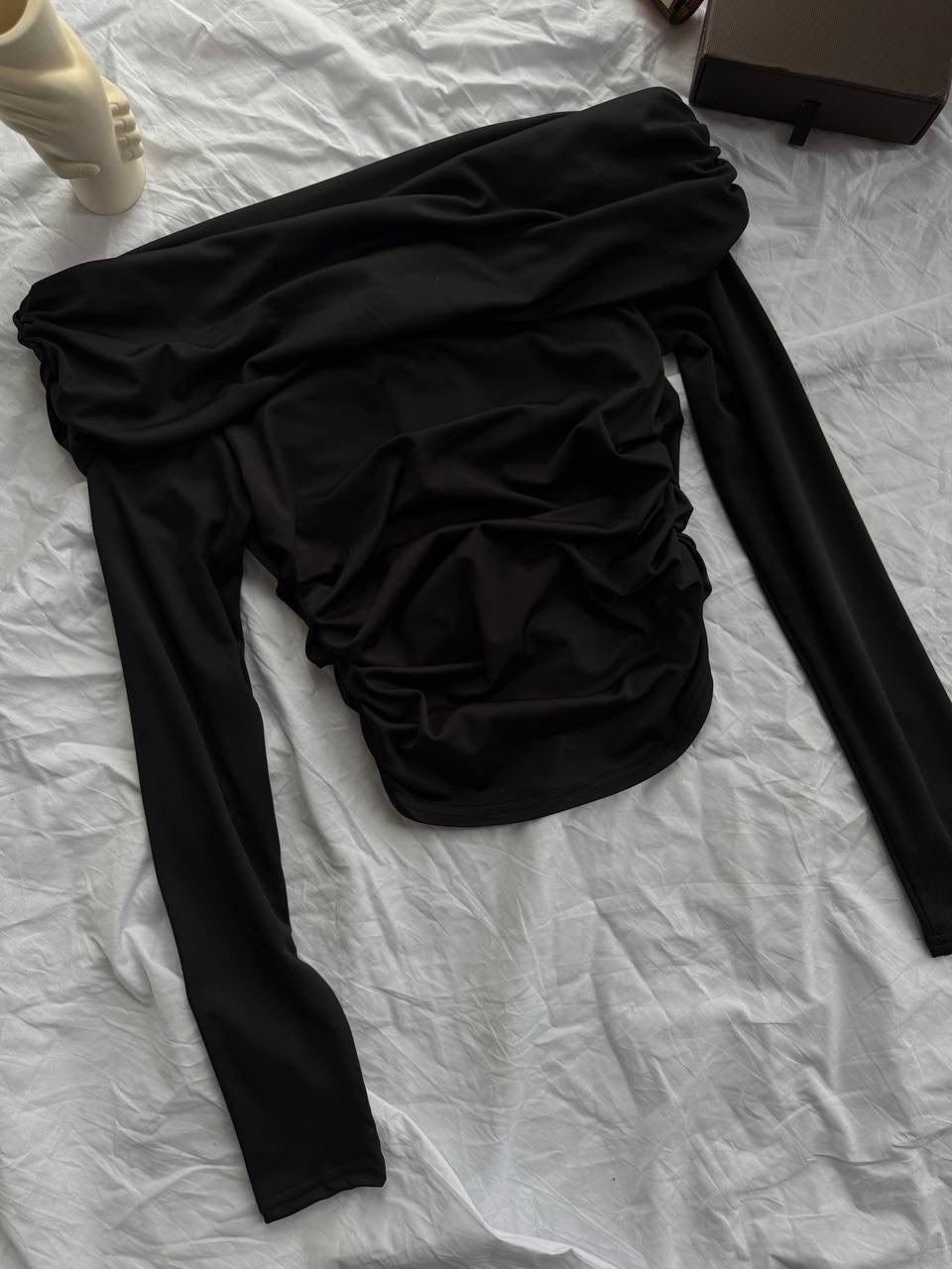 лонгслив с открытыми плечами,джемпер,топ с длинными рукавами и открытыми плечами,приталенный топ с драпировкой zara черный