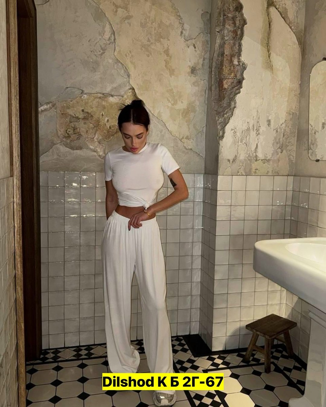 ,костюм с кроп топом,девушка,одежда моделей,одежда стили