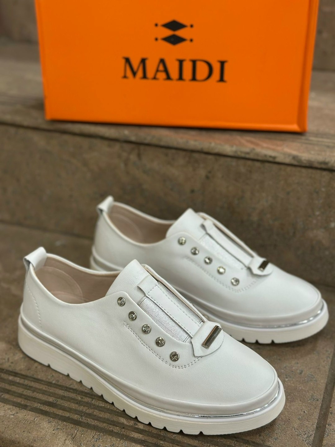 ,женские кроссовки,обуви,женская ,белые кеды