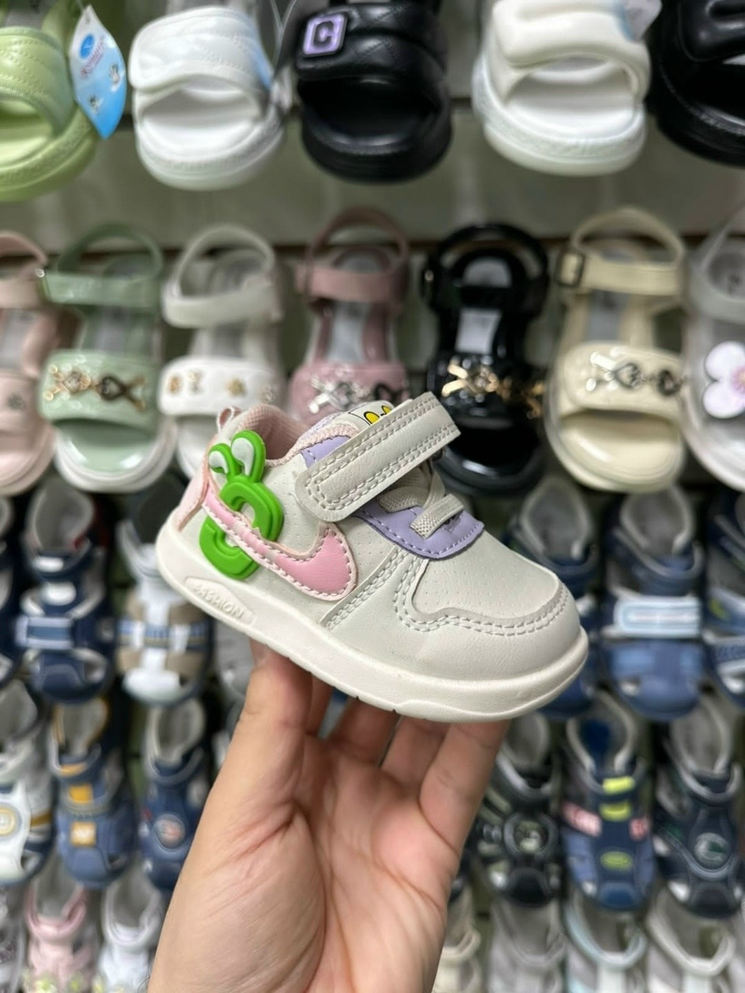 ,детская ,детские кроссовки,детские сандалии,модели обуви