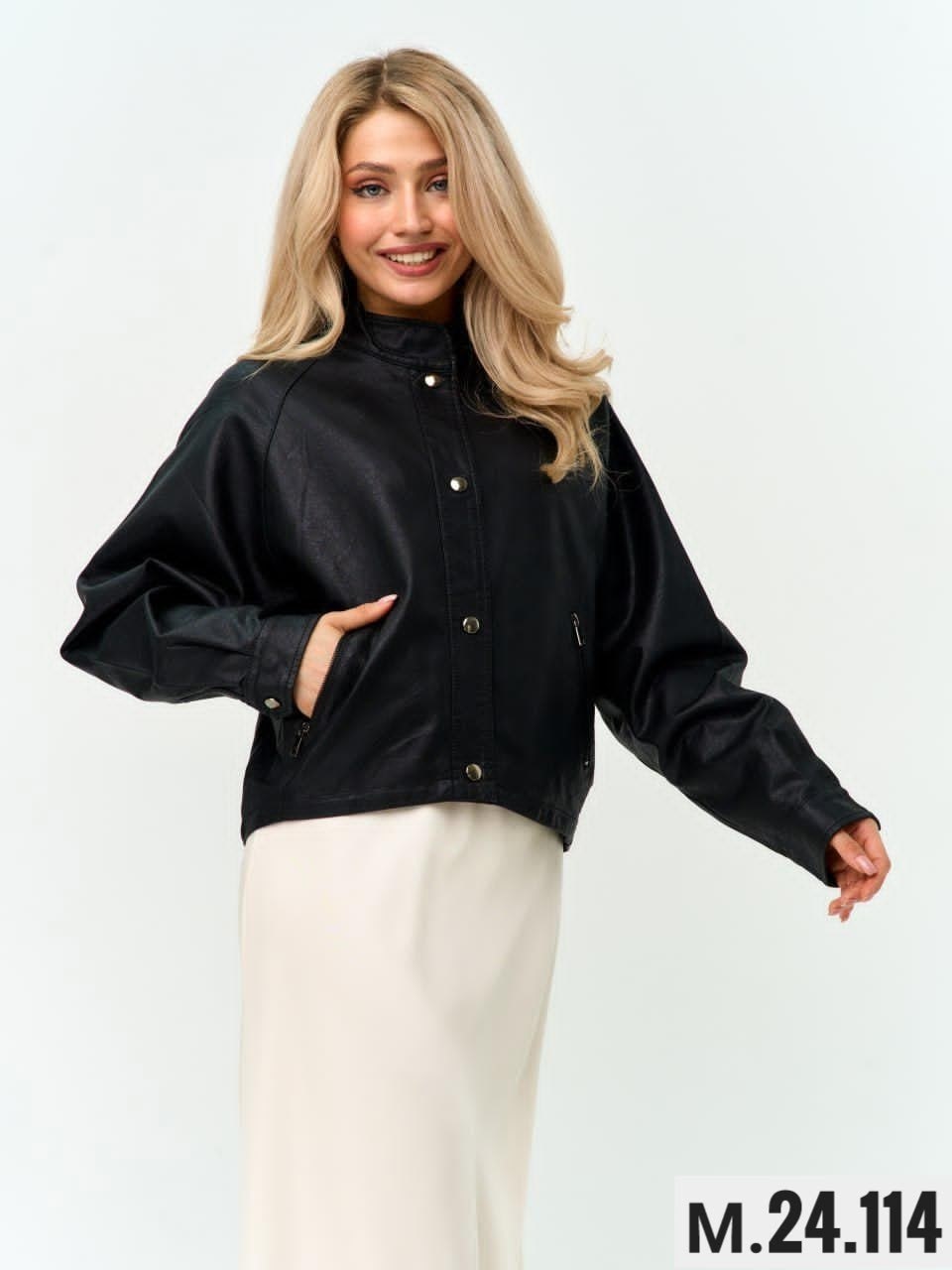 кожаная куртка,куртка женская,бежевый бомбер,куртка косуха,юбка атласная короткая uniqlo цвет 30 бежевый