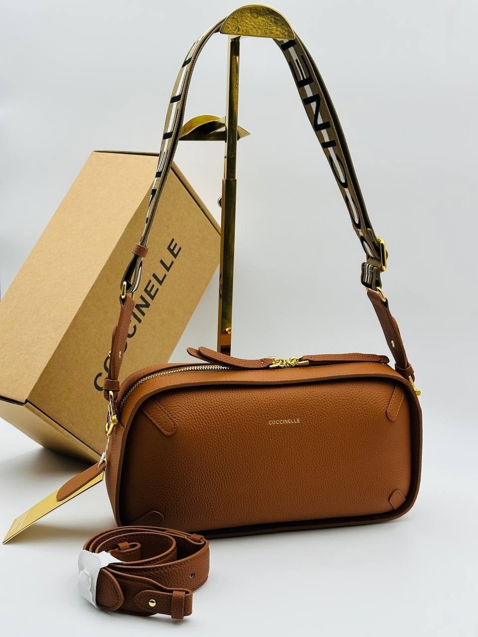 coccinelle сумка,сумки,сумки женская,сумка coccinelle jen medium,модная женская сумка