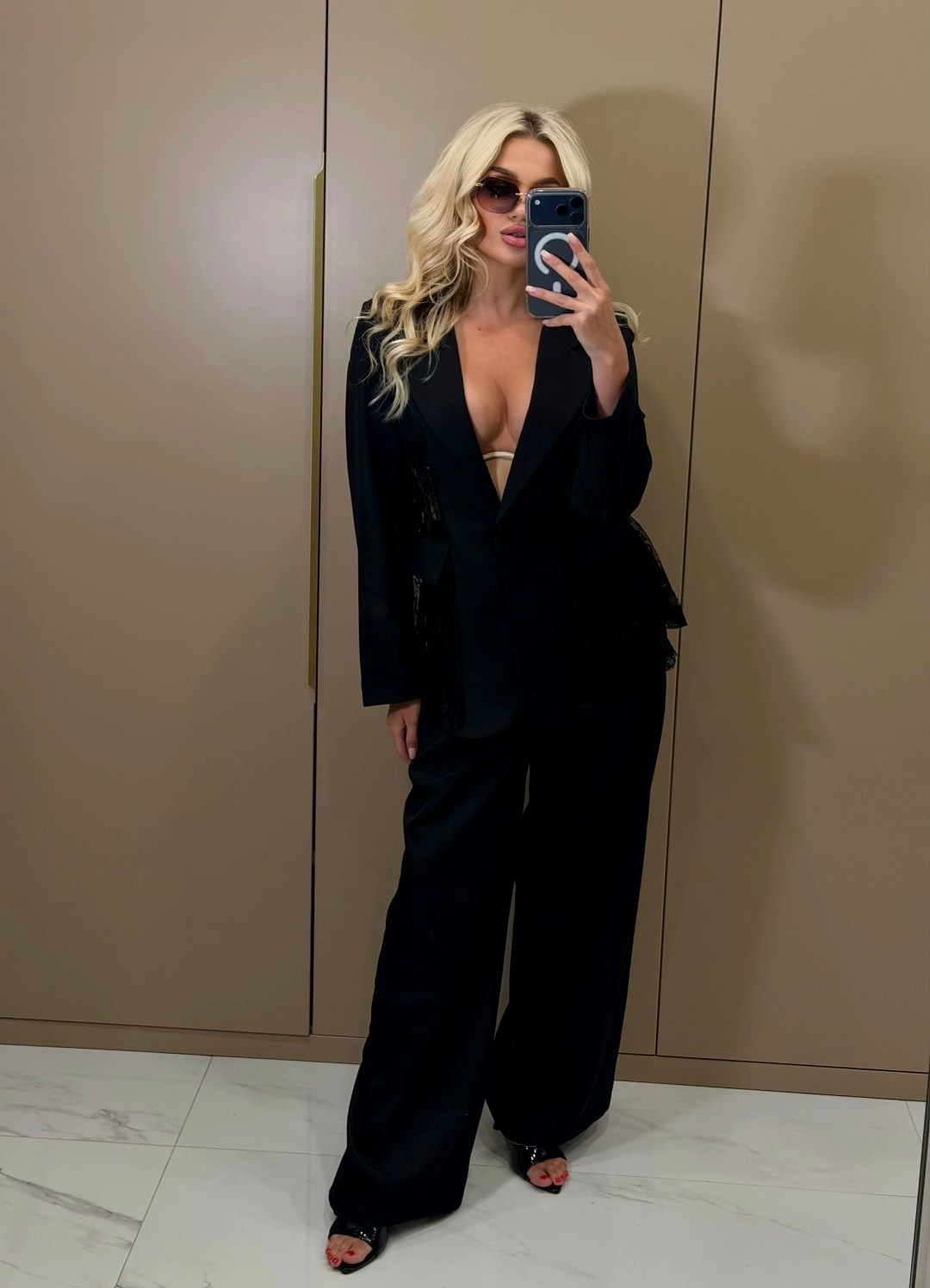 брючный костюм розовый,женский брючный костюм,брючный костюм женский розовый,модные брючные костюмы,пудровый брючный костюм