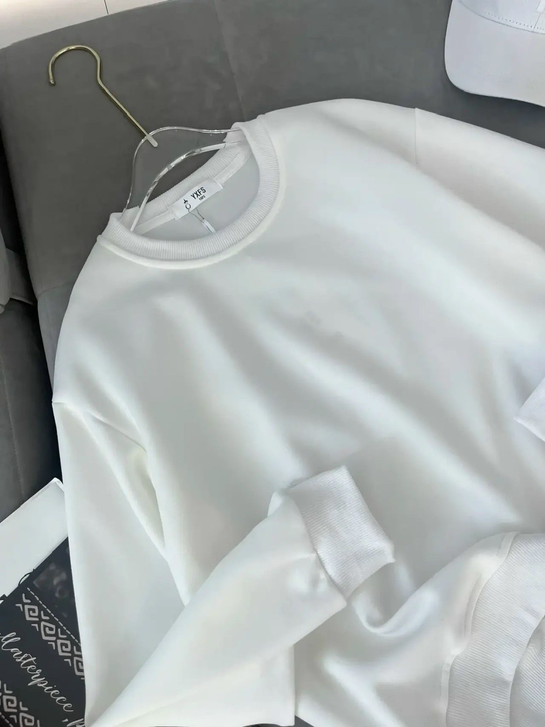 свитшот женский,свитшот и толстовка,стильный свитшот,базовый свитшот,свитшот