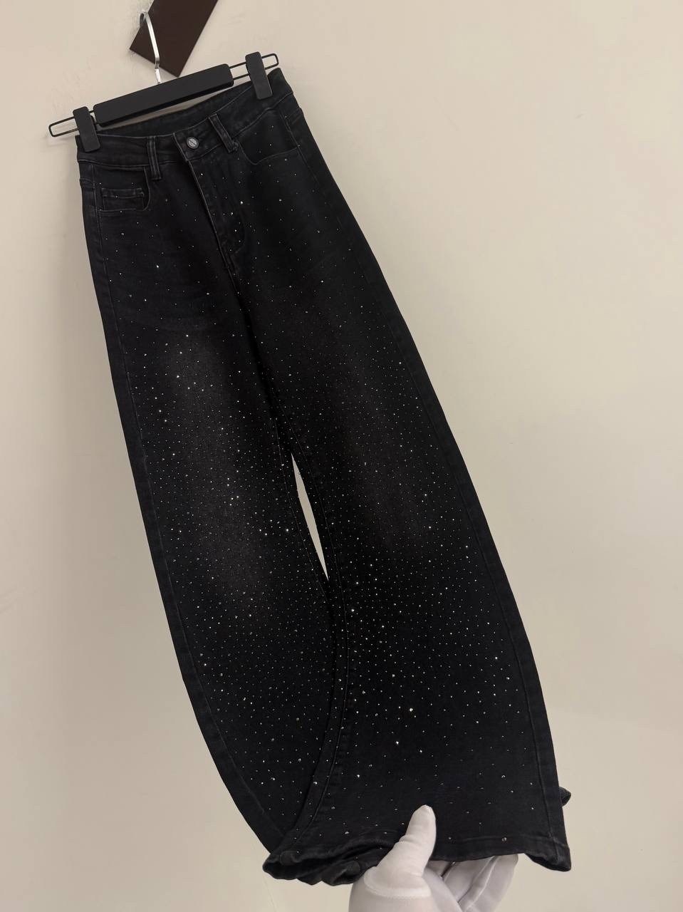 джинсы со стразами,женские джинсы со стразами,женские джинсы,джинсы черные женские,широкие джинсы