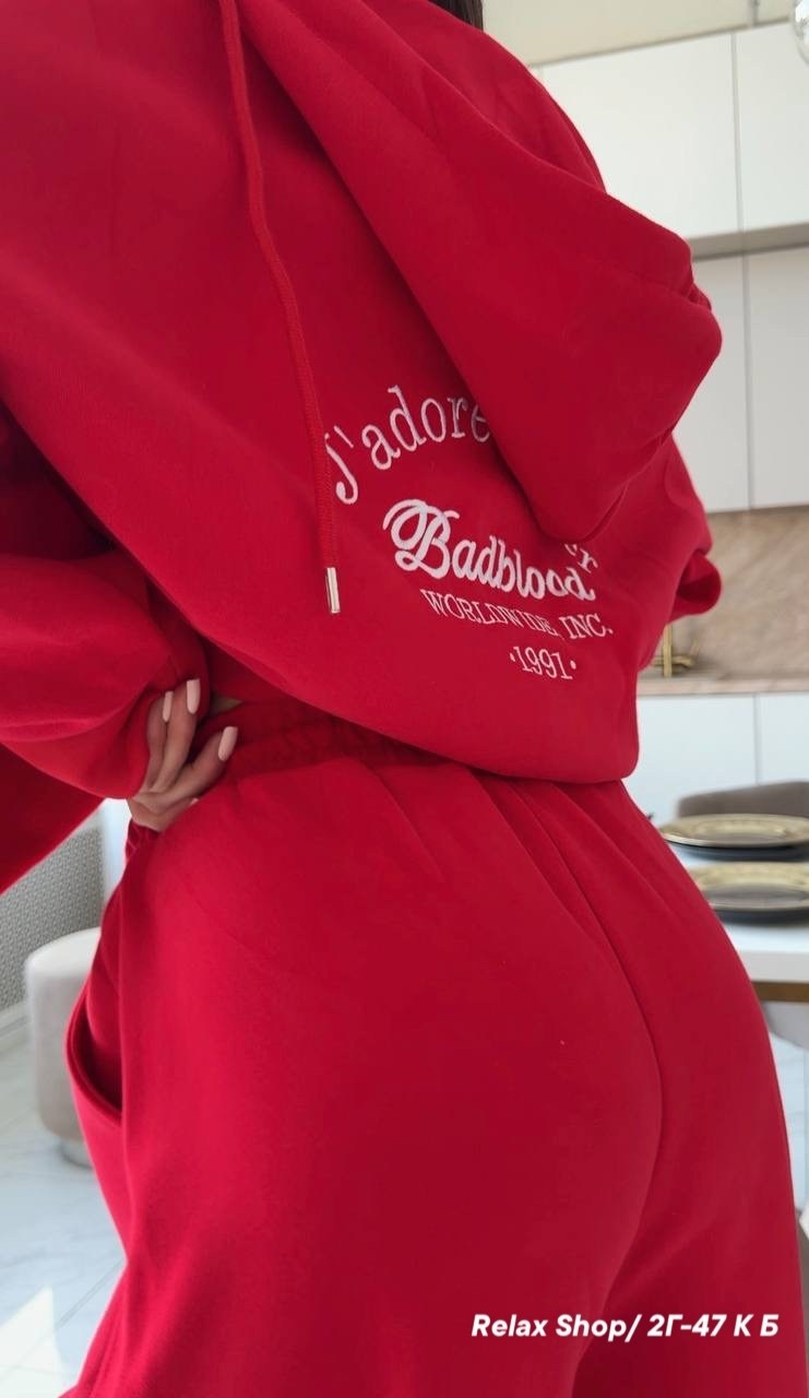 женский костюм,женский красный костюм miu miu,толстовка sg red,женские костюмы спортивные,красный женский костюм