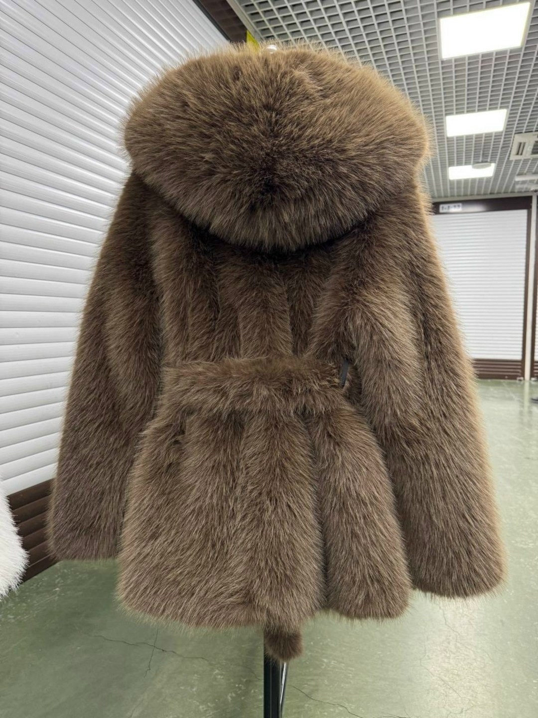 шуба натуральная,женская шуба из натурального меха с капюшоном,женская шуба,эко шуба,шубка
