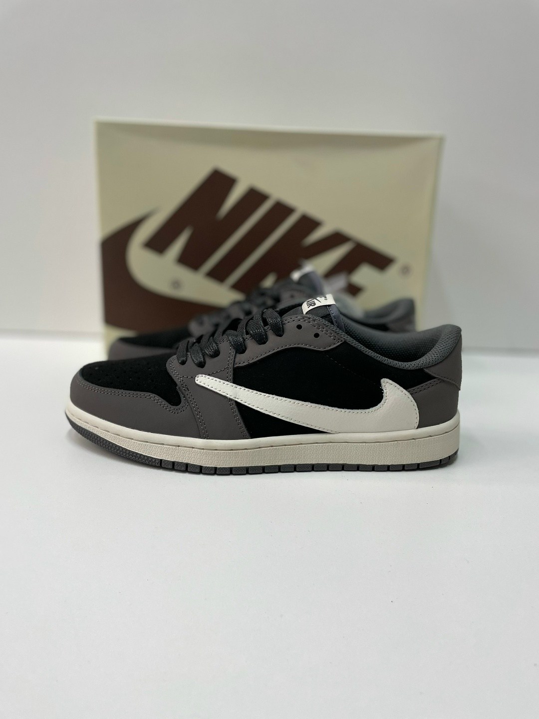 кроссовки nike air jordan 1 low x travis scott,кроссовки nike air jordan 1 low,кроссовки мужские nike air jordan 1,кроссовки nike air jordan 1 low travis scott grey black,кроссовки мужские nike air jo