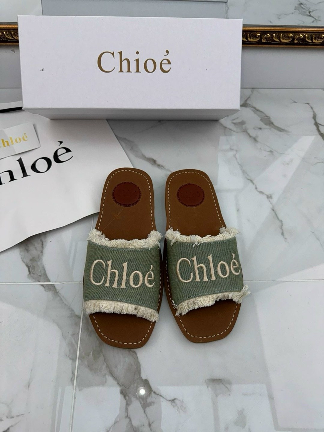 ,тапочки chloe,шлепанцы женские,модные тапочки,шлепанцы chloe