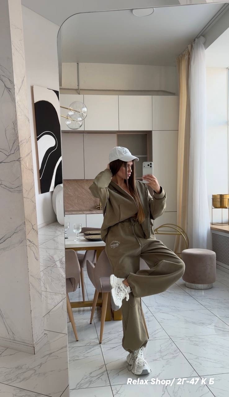 женский костюм,женский красный костюм miu miu,толстовка sg red,женские костюмы спортивные,красный женский костюм