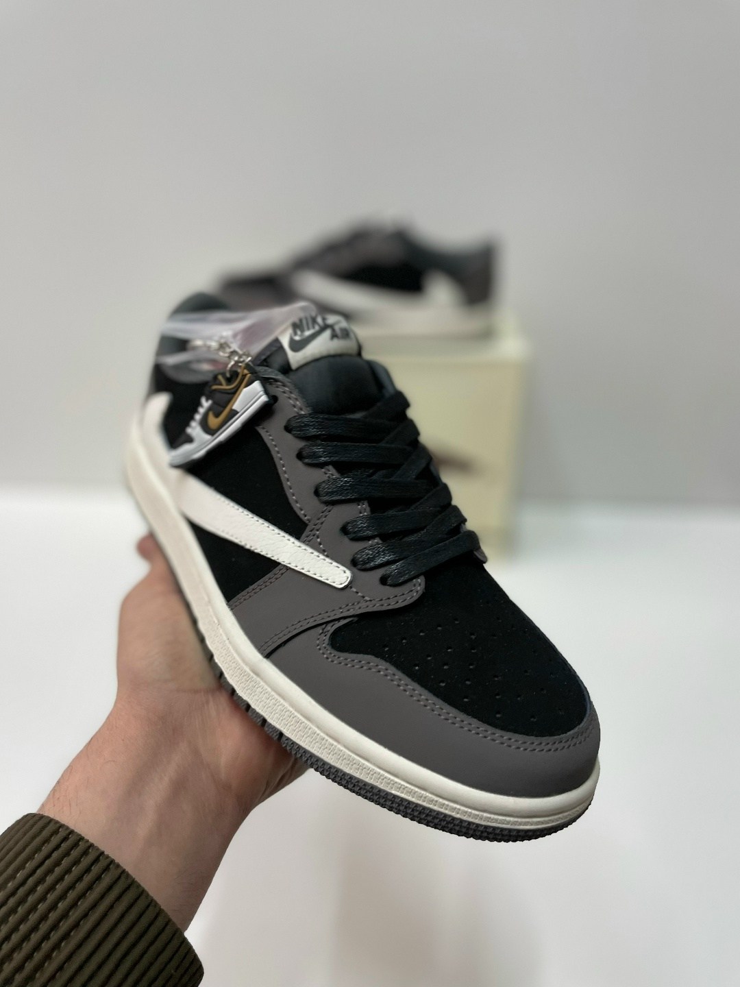 кроссовки nike air jordan 1 low x travis scott,кроссовки nike air jordan 1 low,кроссовки мужские nike air jordan 1,кроссовки nike air jordan 1 low travis scott grey black,кроссовки мужские nike air jo