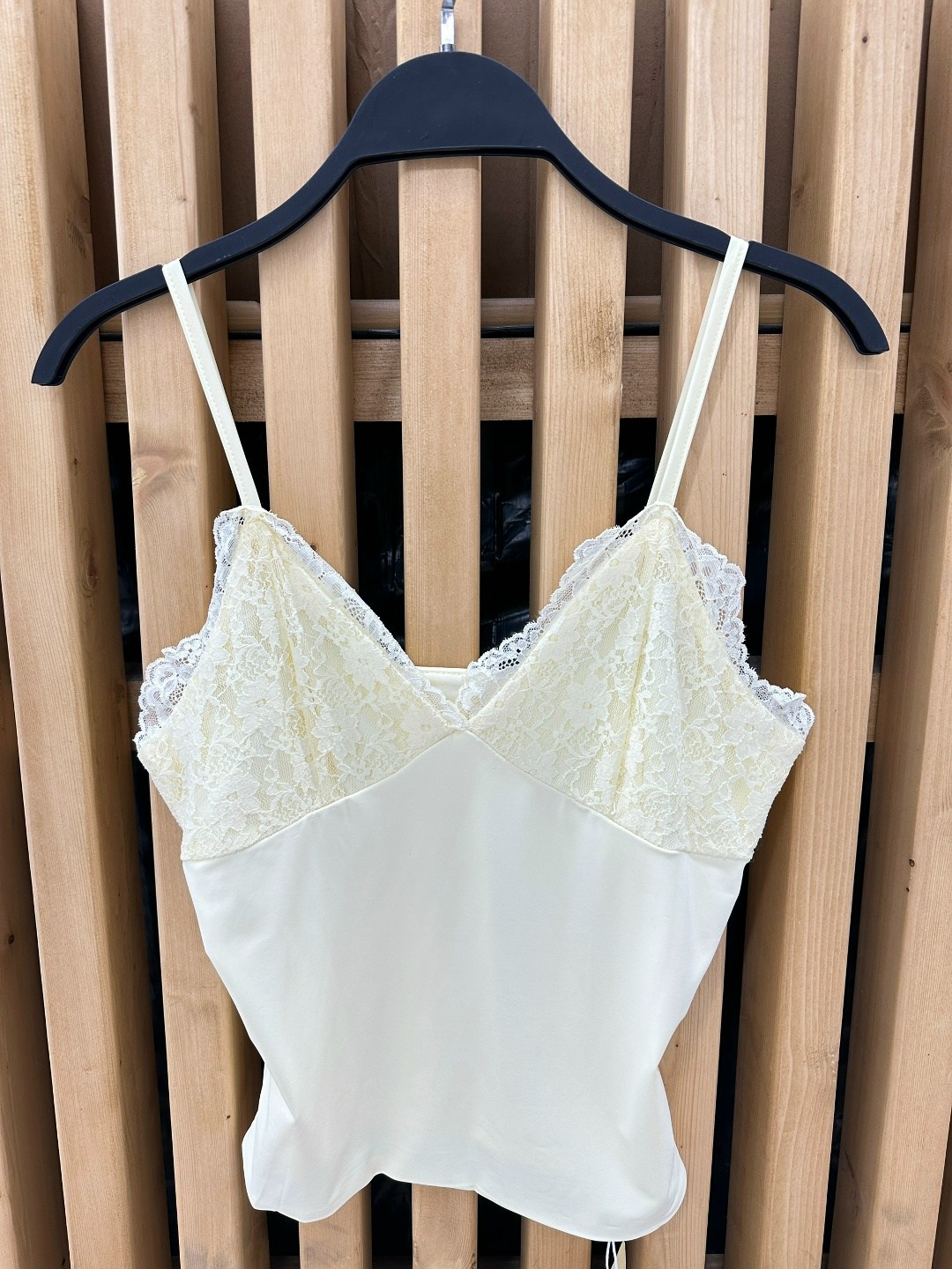 шелковый топ с кружевом,майка с кружевами,шелковый топ,кружевная майка,шелковый топ с кружевом молочного цвета