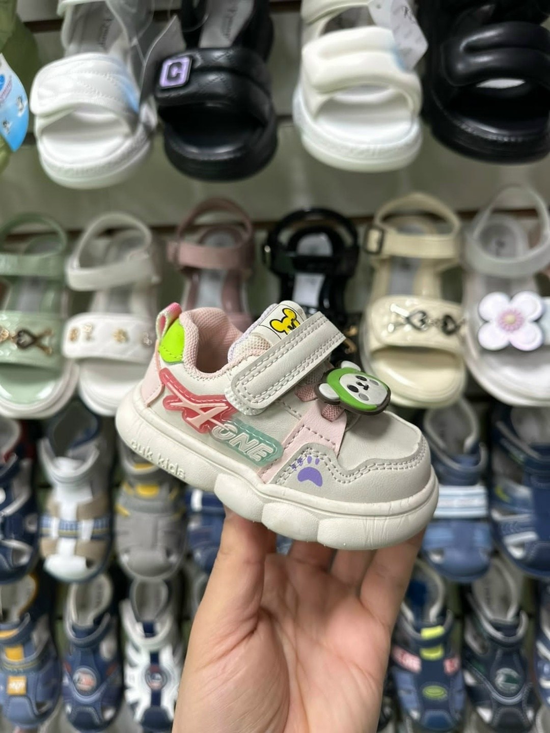 ,детская ,детские кроссовки,детские сандалии,модели обуви