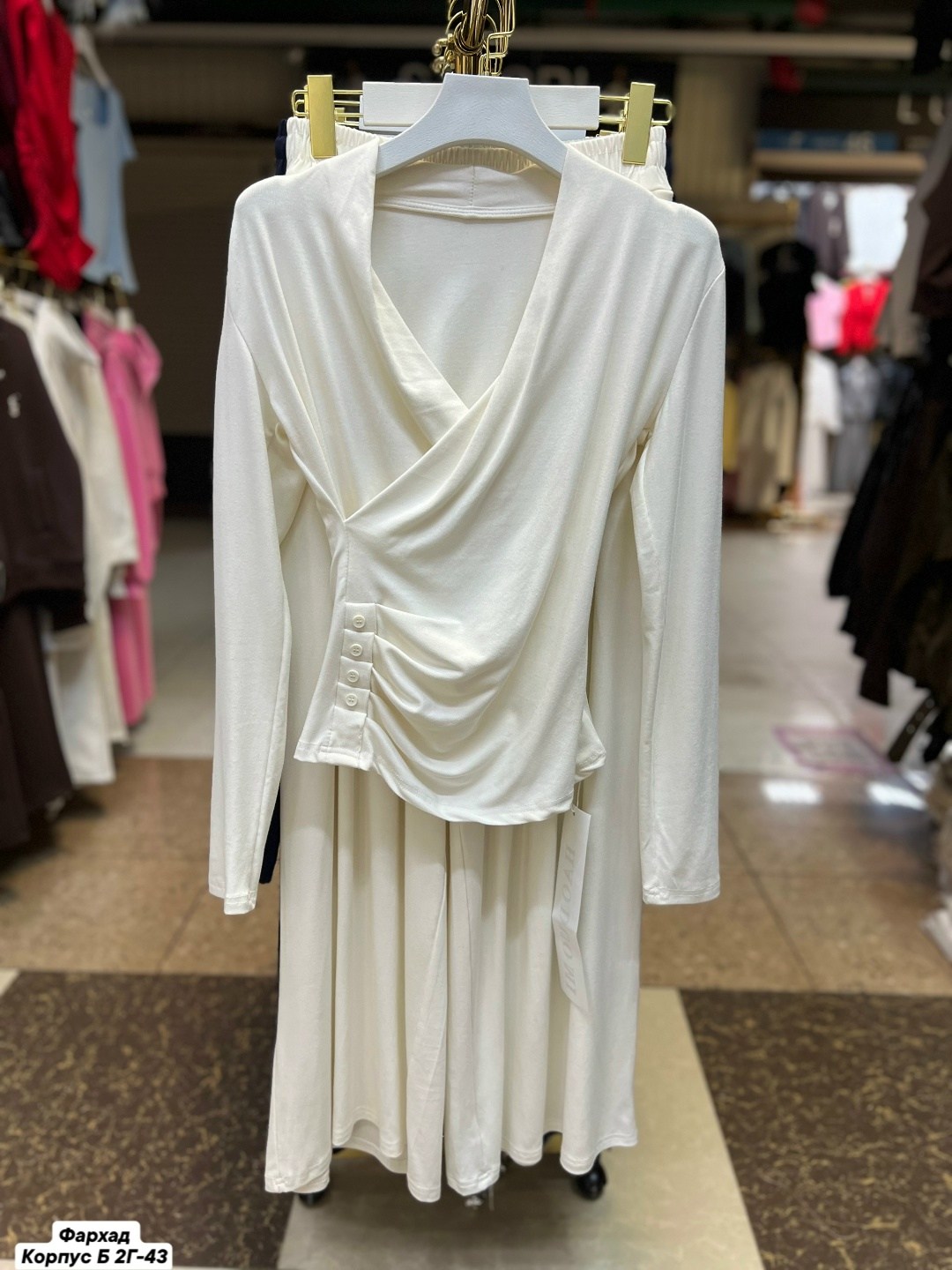 брючный костюм,лёгкий костюм из вискозы с лонгсливом и струящимися брюками,брючный трикотажный костюм,костюм трикотажный,женский костюм