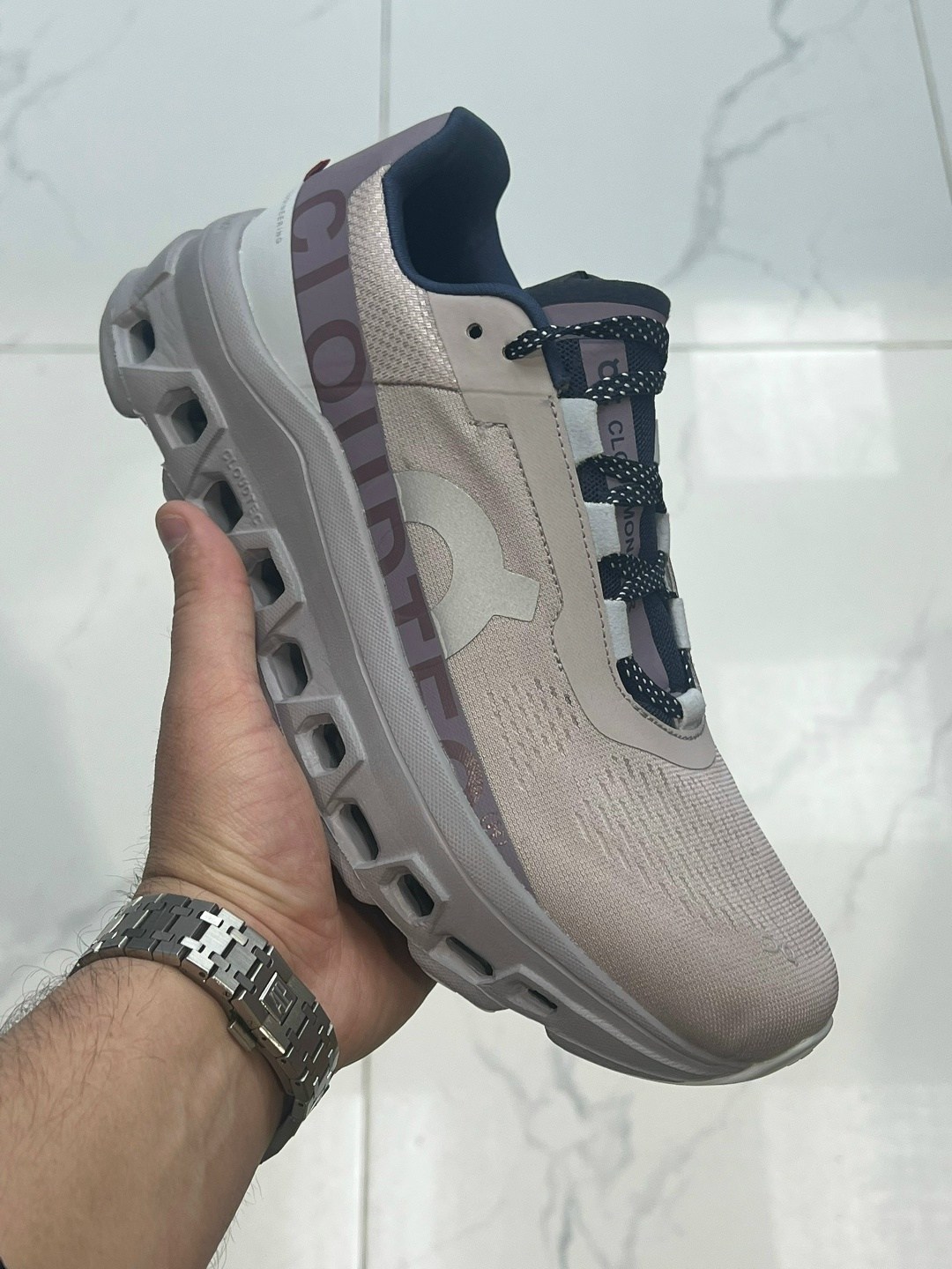 кроссовки on cloudmonster,кроссовки беговые,кроссовки cпортивные,повседневные кроссовки,кроссовки для бега