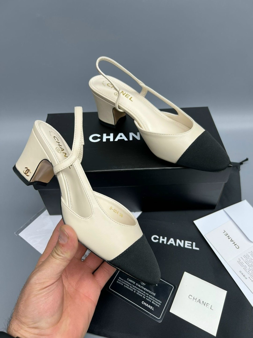 босоножки chanel,туфли chanel,кожаные белые слингбэки chanel на высоком каблуке,кожаные белые босоножки chanel на среднем каблуке,босоножки шанель бежевые