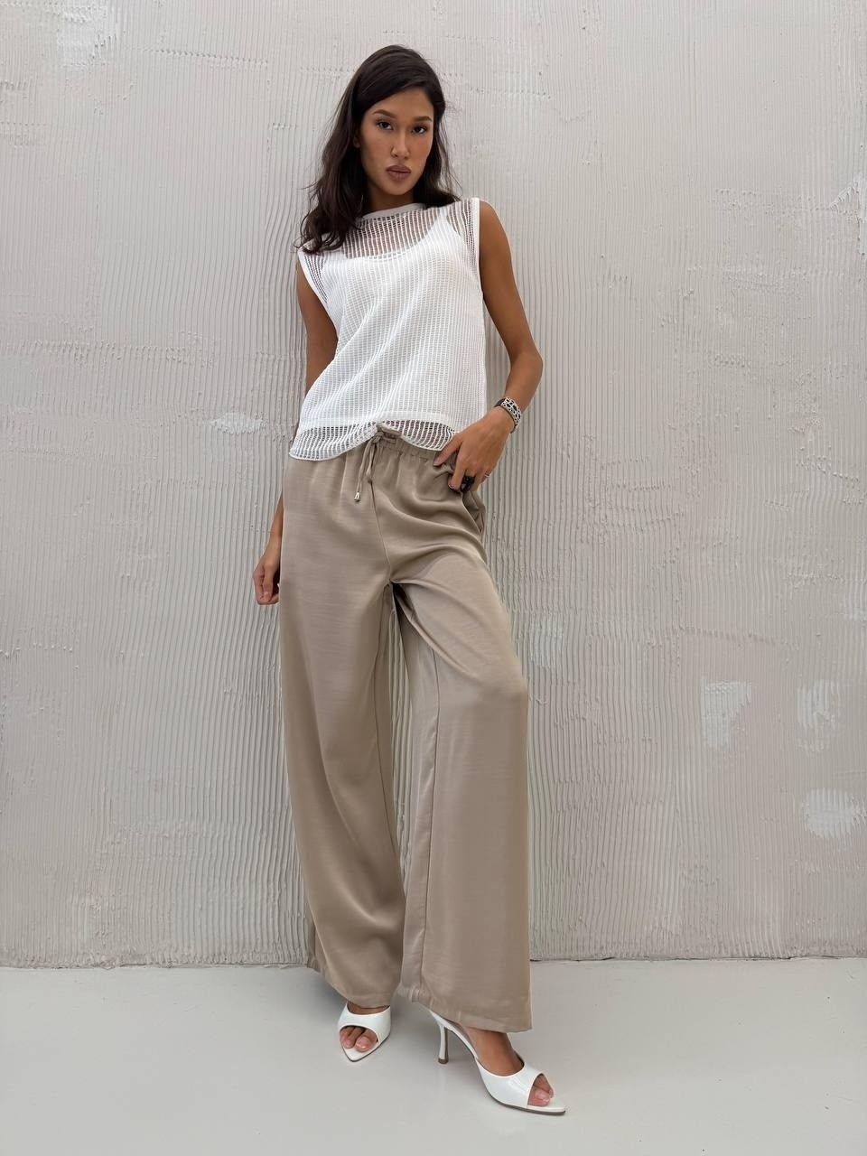 брюки модные,широкие брюки,бежевые брюки палаццо,свободные брюки,брюки стильные