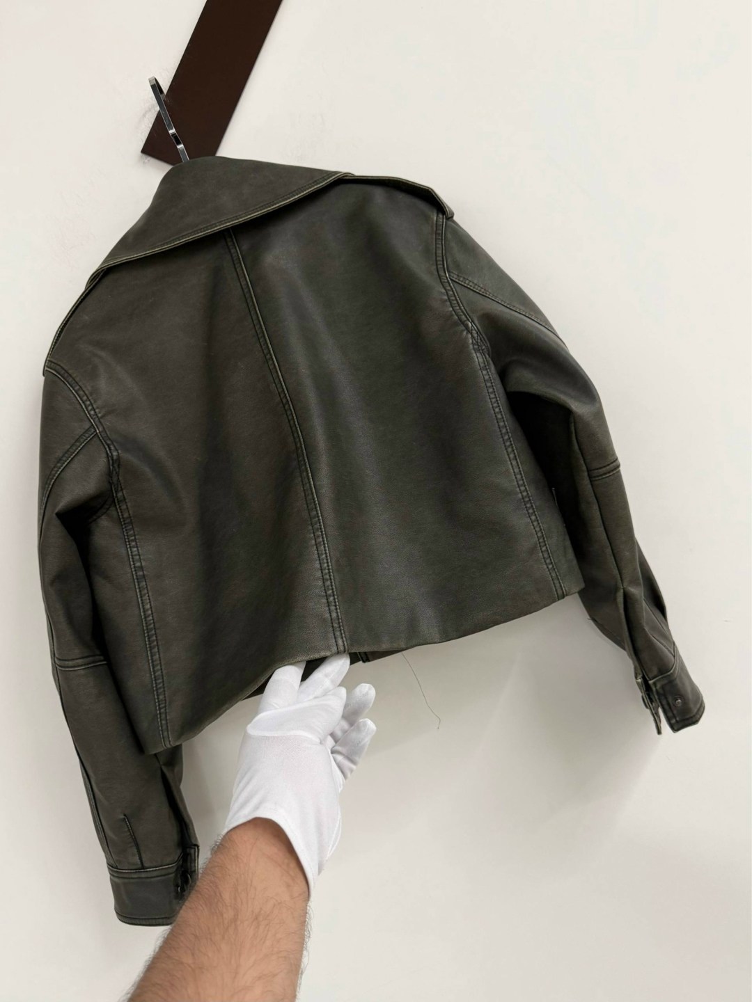 женская укороченная куртка из искусственной кожи,куртка женская из искусственной кожи,женская короткая куртка из искусственной кожи,короткая куртка из искусственной кожи,женская байкерская куртка из и