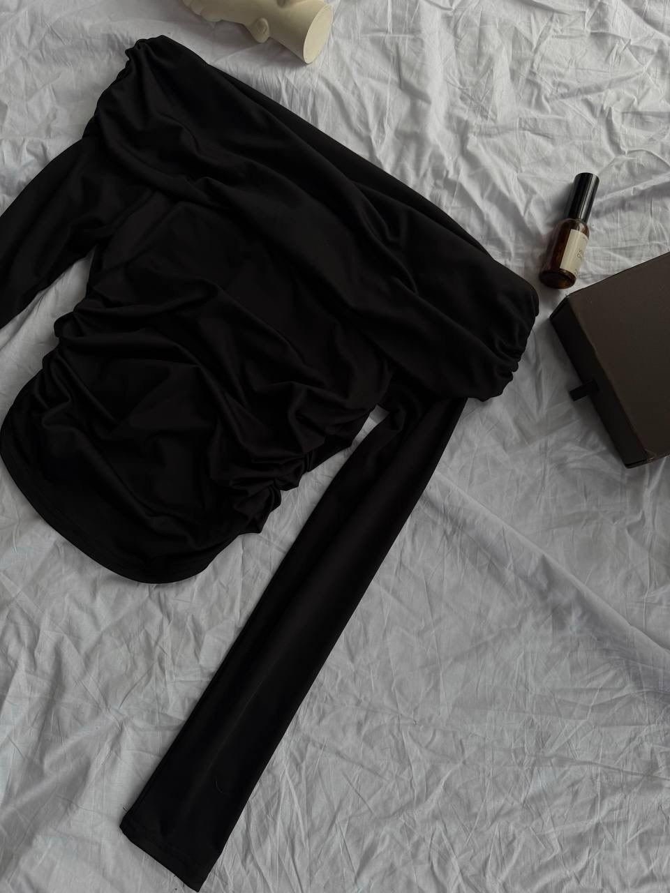 лонгслив с открытыми плечами,джемпер,топ с длинными рукавами и открытыми плечами,приталенный топ с драпировкой zara черный