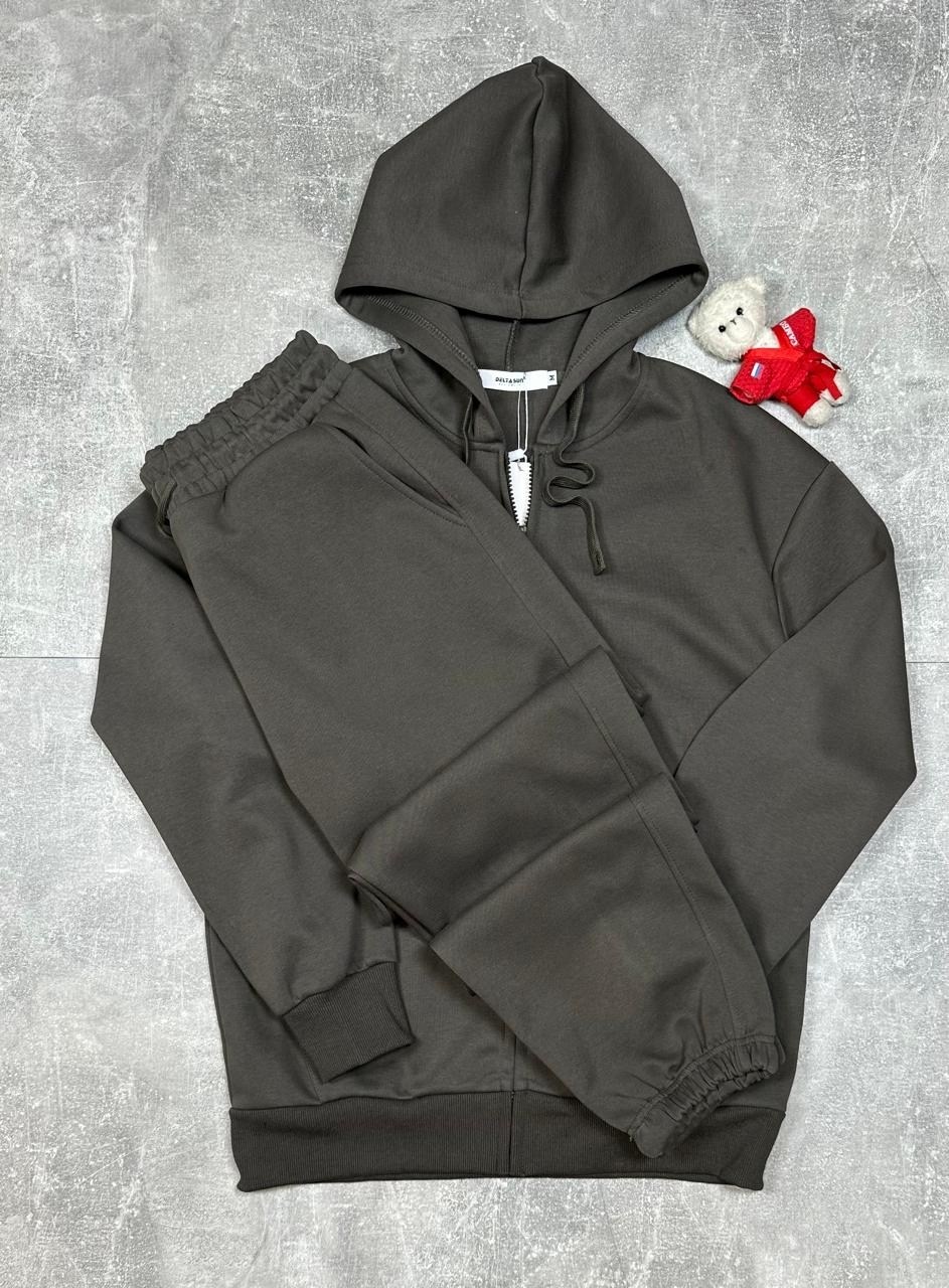 спортивные костюмы brunello cucinelli,спортивный костюм loro piana,костюм спортивный,спортивный костюм stefano ricci,спортивный костюм серый