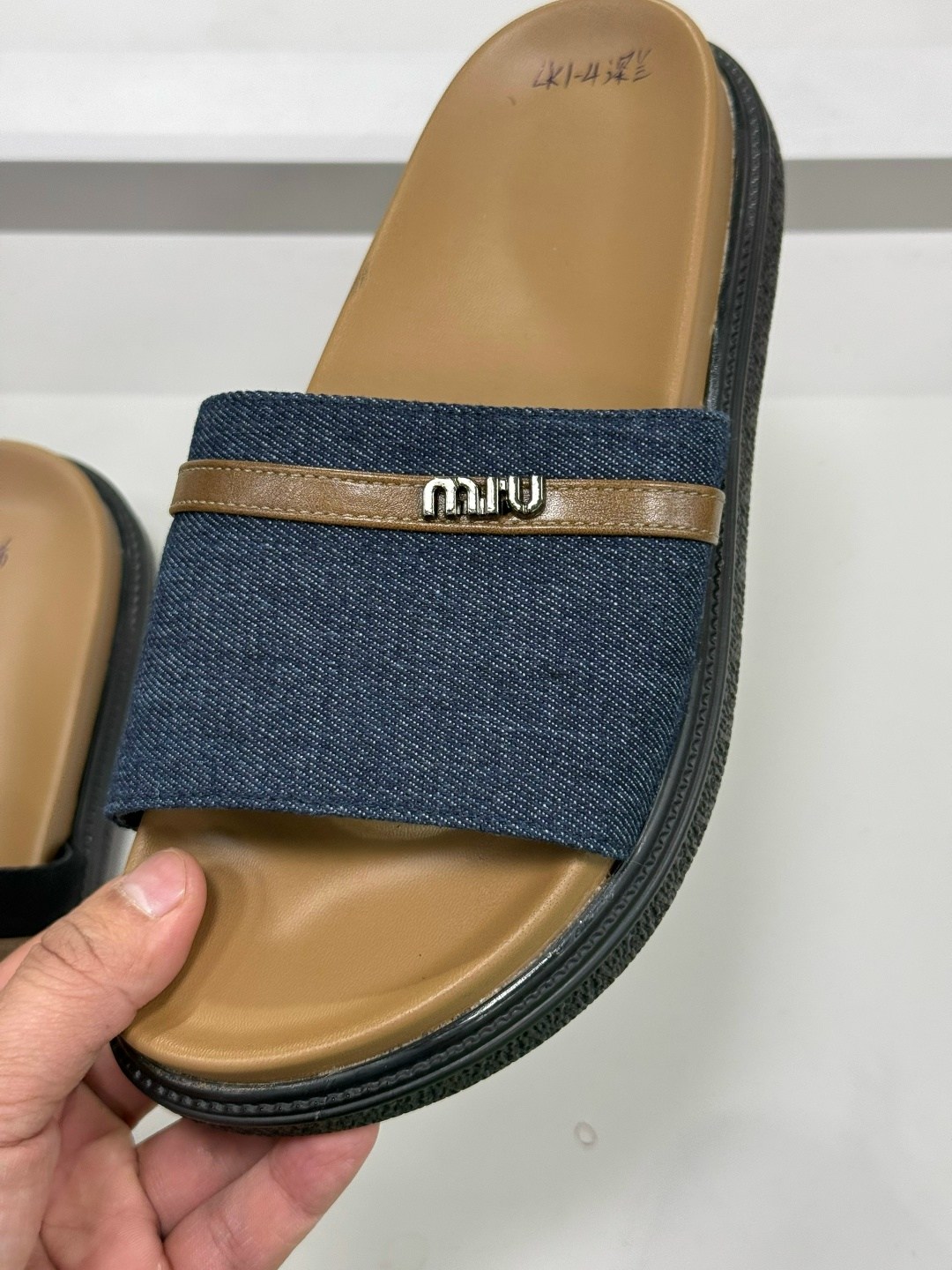 ,женские шлепанцы,модные тапочки,шлепки диор,сандалии женские