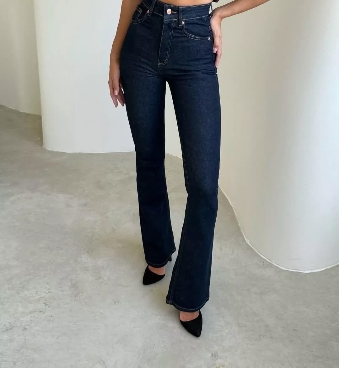 джинсы клеш женские,джинсах,модные джинсы,женские джинсы,стильные джинсы